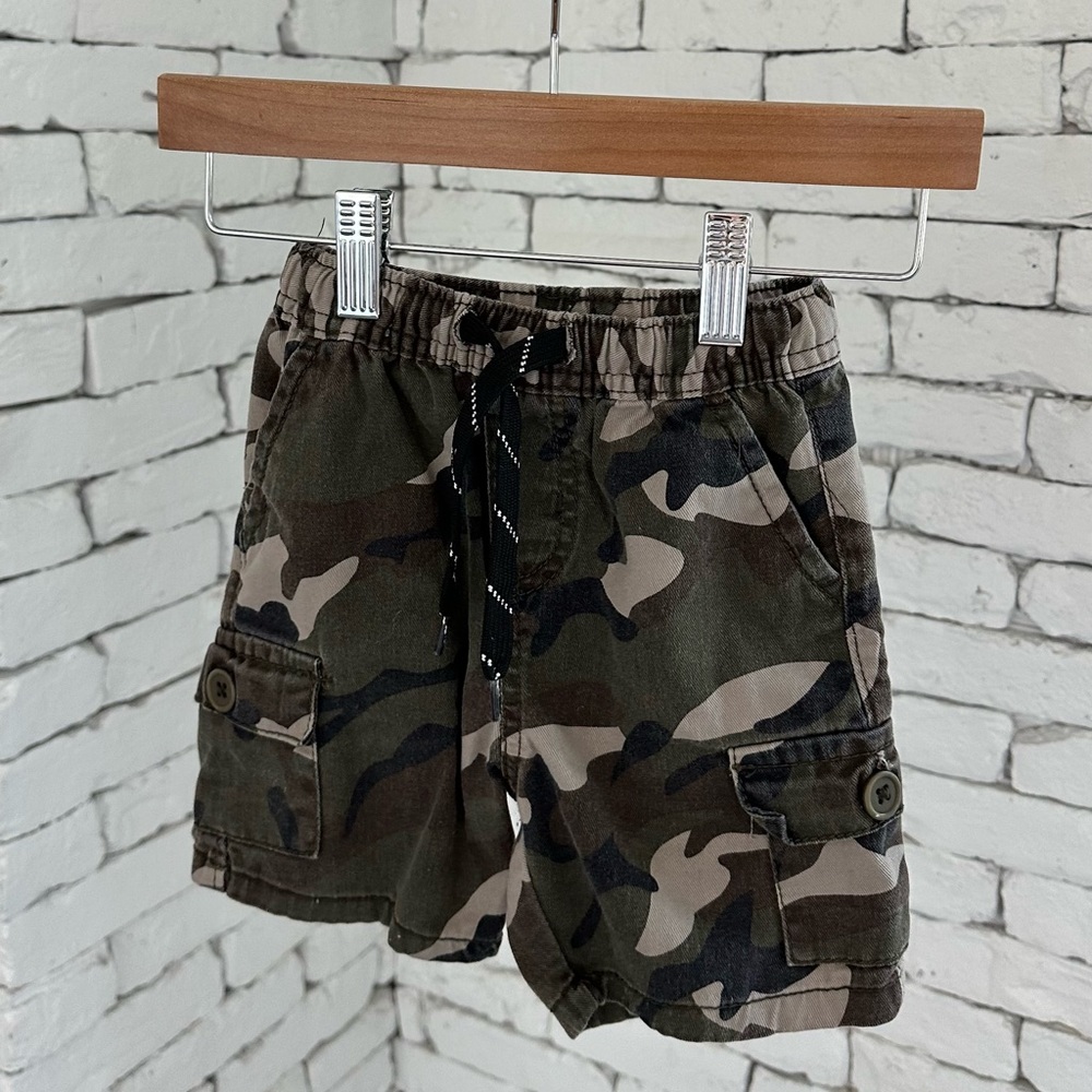 Canyon Club cargo shorts